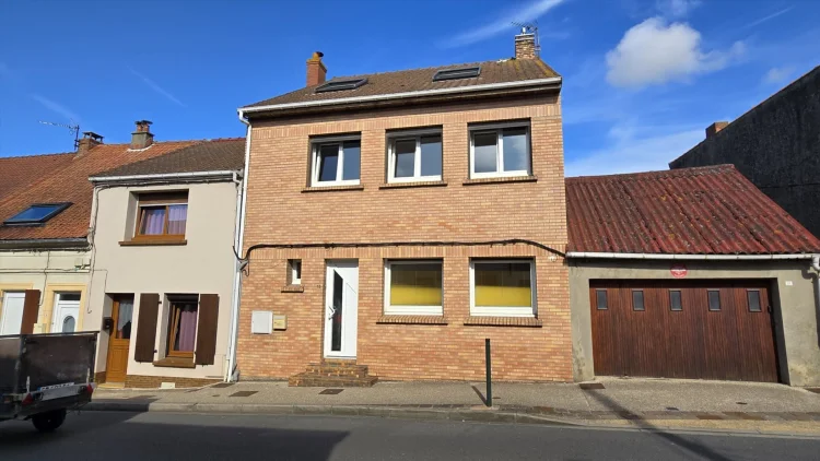 Ref 4026 - Very Bright, Spacious House in Town Center with Garage!