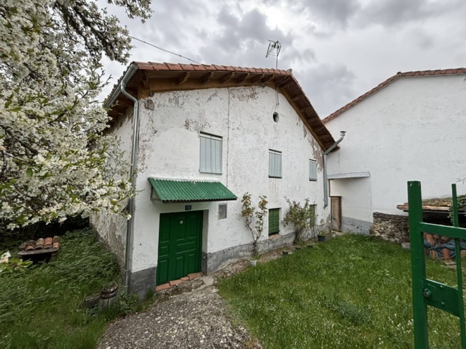 Villa for sale in Santibáñez de la Peña, Palencia photo 2