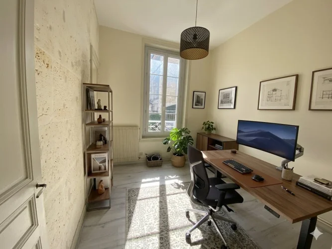 Angouleme Plateau Sud, Quiet Street for this Beautiful Bright F4 Apartment. photo 5