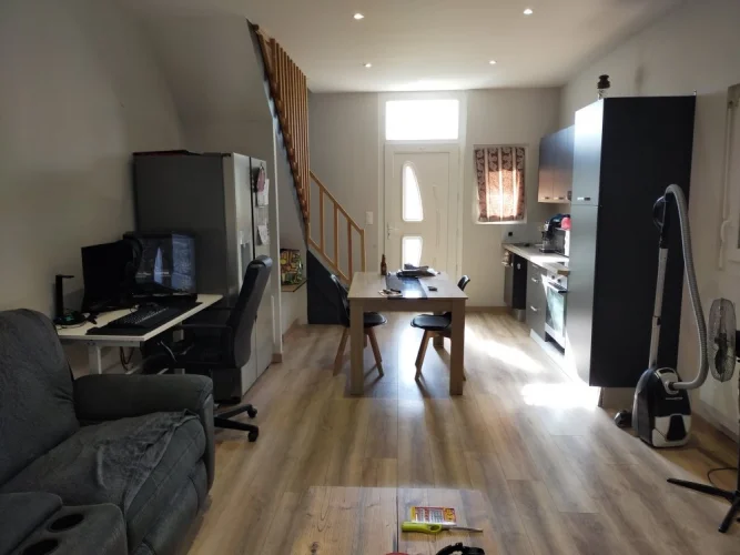 Discover this Charming Semi-Detached Town House with a Courtyard and a Cellar photo 5