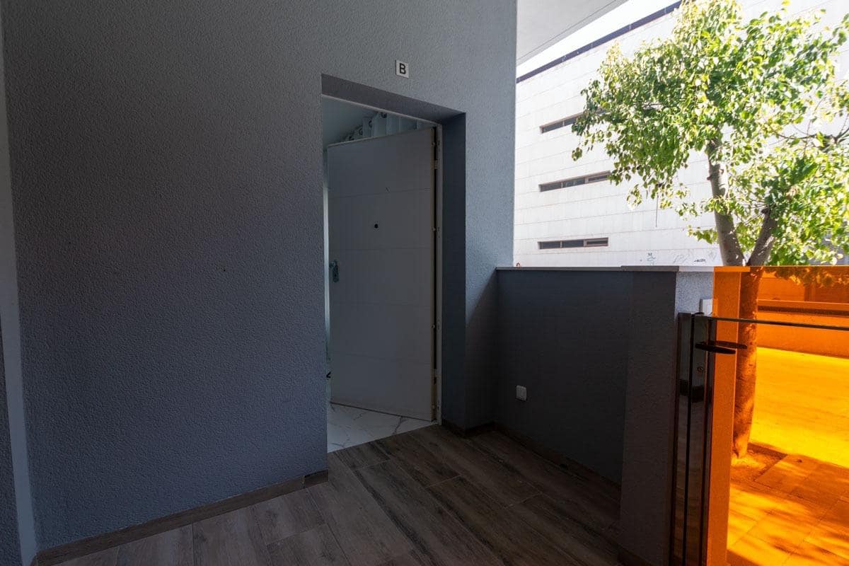 Apartment for sale in Torrevieja, Alicante photo 3