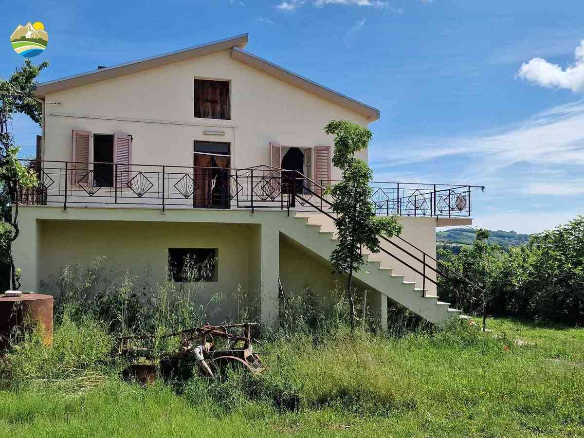 Property in Castel Castagna photo 4
