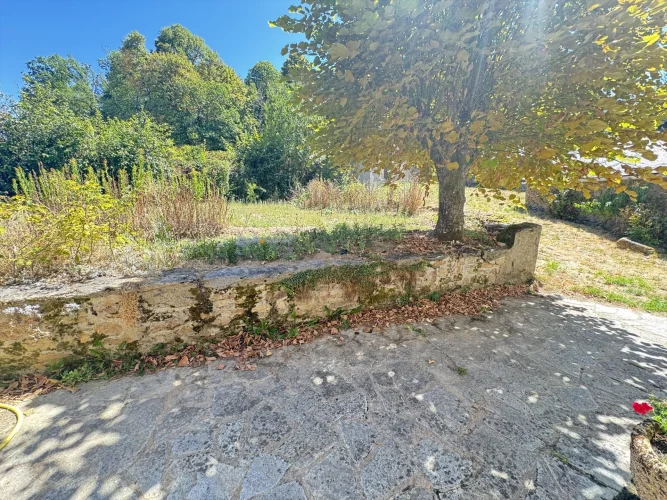 Property with House, Outbuilding, and more than 10,000 m² of Land photo 4