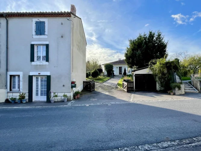 Village Center, Property Complex: Pleasant Bungalow from 19 photo 5