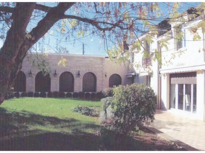 House F12 photo 2