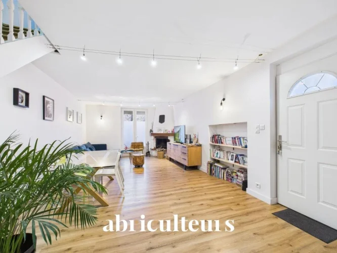 Beautiful Fully Renovated Old House, Close to Amenities for Sale in Couëron (44220) photo 4