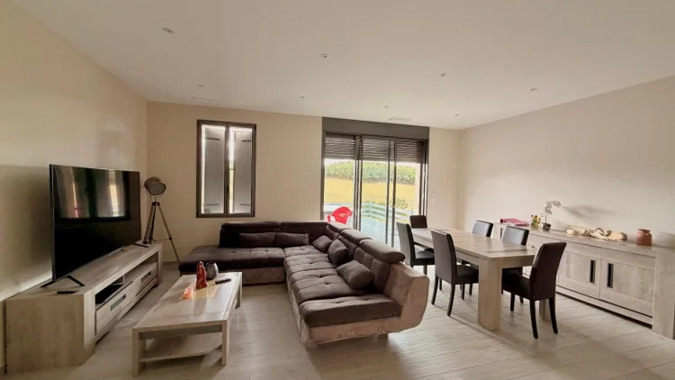 Set in a Quiet and Sought-after Location in Roquelaure, this 99 m² House Offers a Pleasant Living