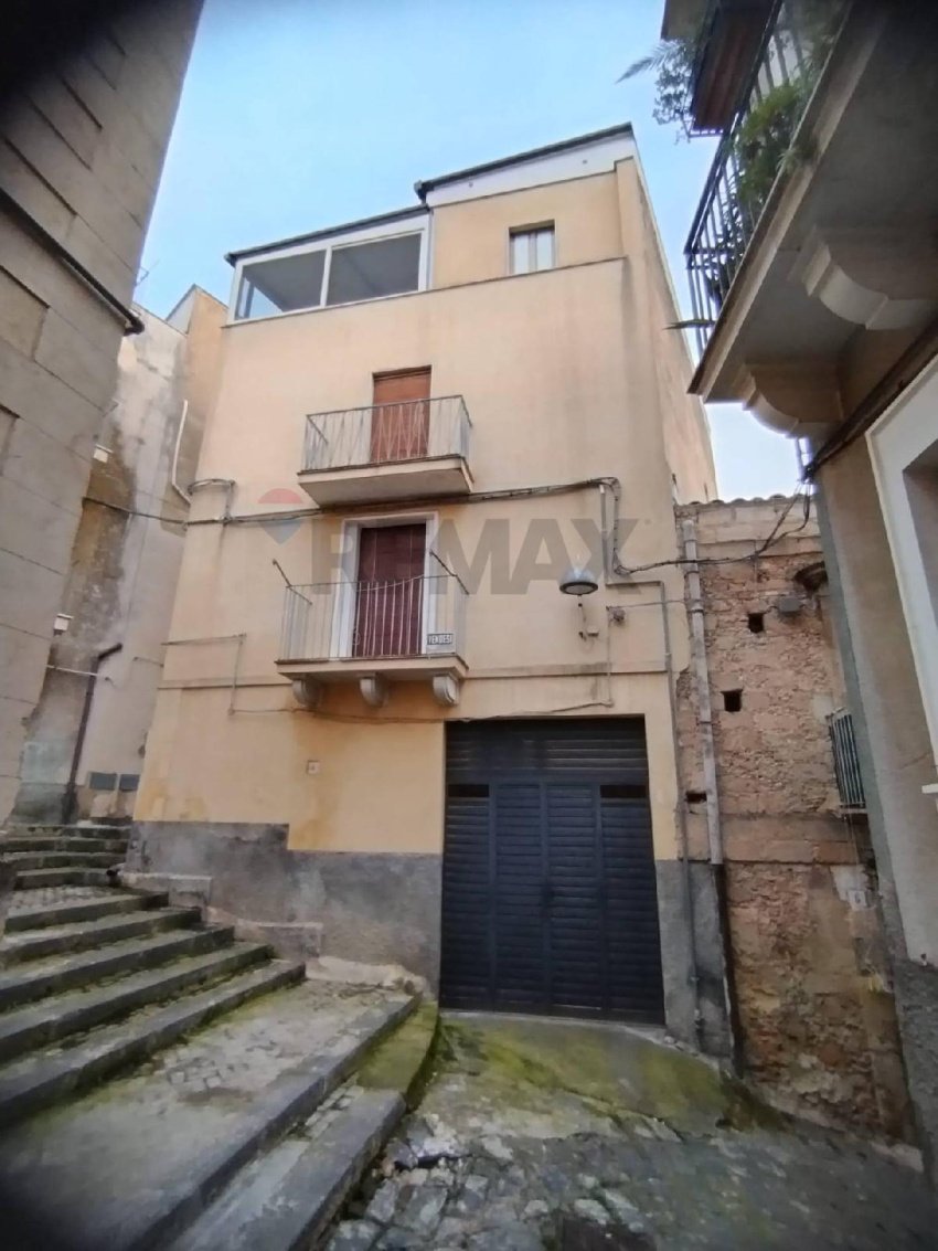 4 bedrooms detached house, 190 m² Mineo, Catania (province)