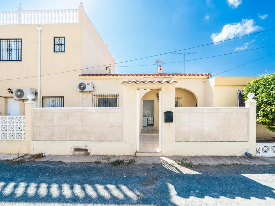 Terraced house in La Marina, Alicante province