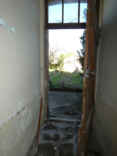 A Nice and Airy Village House with a Small Garden to the Rear. photo 4