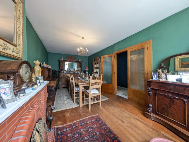 Spacious Town Centre House with Garden photo 4