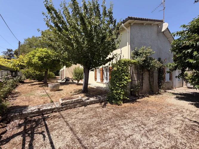 Spacious Single-Storey Family Home in a Peaceful Village Near Ruffec photo 2