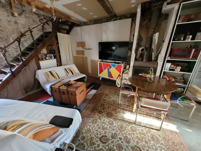 Charming Character House with 110 M2 of Living Space in the Heart of the Village. photo 4