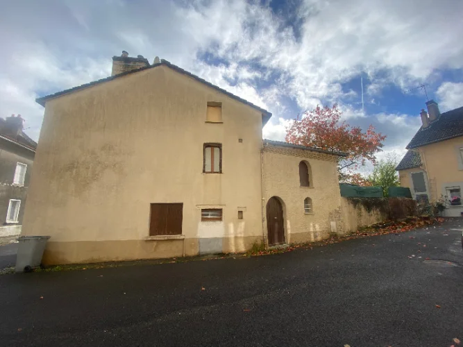 Renovated House with Garden photo 3