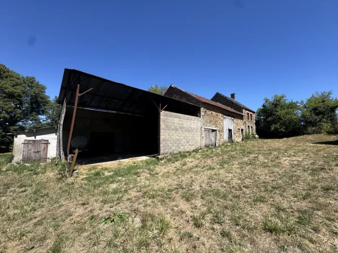 Property with House, Outbuilding, and more than 10,000 m² of Land photo 2