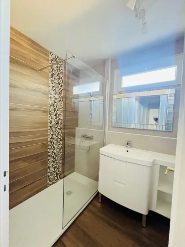 Beautiful 3-Bedroom Flat with Garage in Excellent Condition photo 4