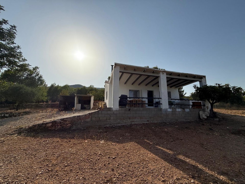Country house in Chiva, Valencia province