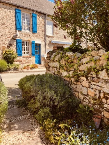 Superbly Presented and Located, 2 Bedroom French Cottage of Character