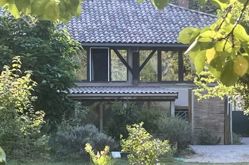 Charming Town-Centre House with Large Wooded Garden & Garage in L'isle-En-Dodon