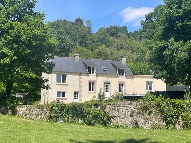 Finistère: Huelgoat. Charming 3 Bed, 2 Bath Renovated Cottage with Land and Gite Potential.