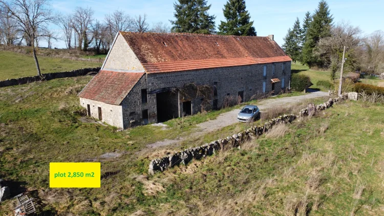 Charming Stone Farmhouse to Renovate – 130 m² + Large Barn, Cellar & Garage – 2,850 m² of Land