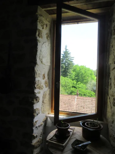 Former Village Presbytery! A Unique Property Combining Historical Character and Family Comfort. photo 4