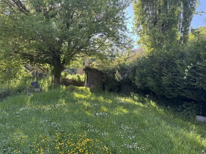 Spacious Village House (about 200 m² Living Space), Stone, to Renovate, with Garden photo 4