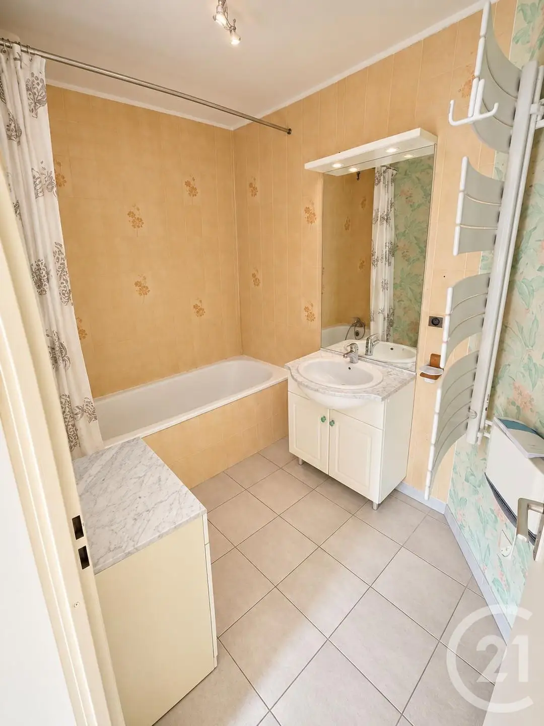 Apartment for sale in Martigues — 2 bedrooms, 61 m² photo 4
