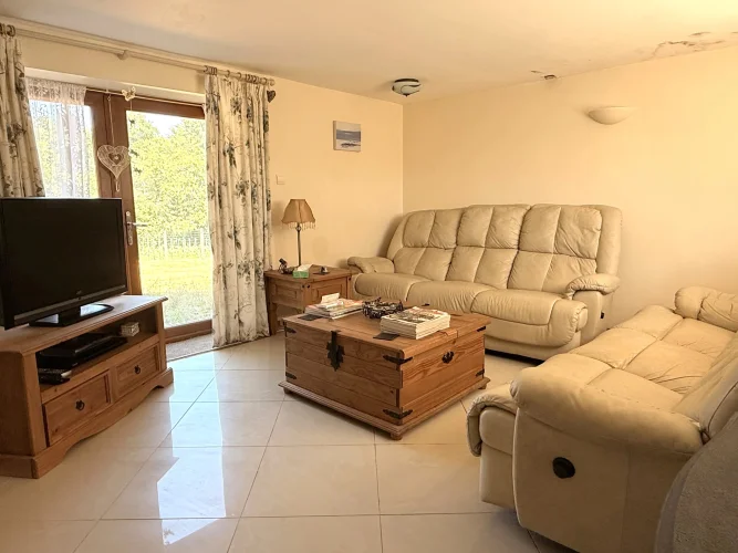 Detached Two Bedroom House Requiring Renovation Close to Saint-Junien Centre photo 3