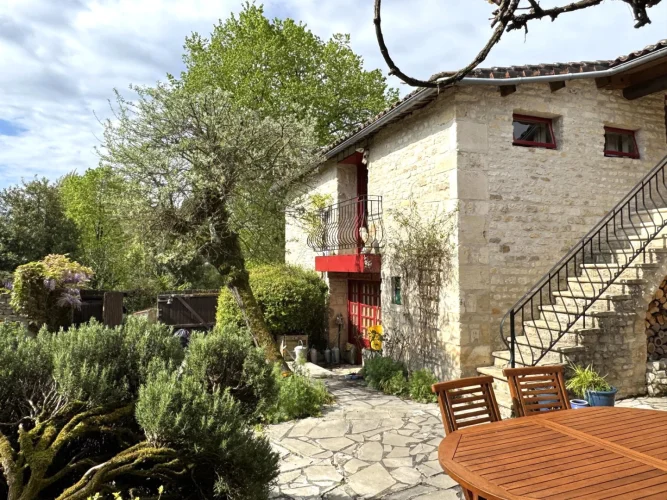 Old Stone Cottage, Pretty Village, 3 Bedrooms photo 2