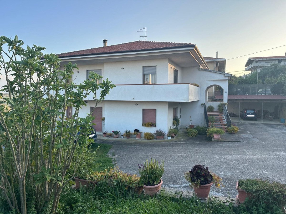 3 bedrooms detached house, 250 m² Silvi, Teramo (province) photo 5