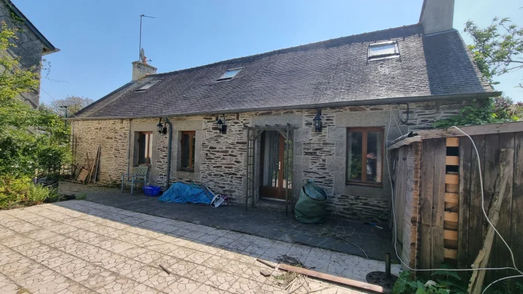 Cotes D'armor, Near Guerledan, Charming 3-Bedroom Detached House