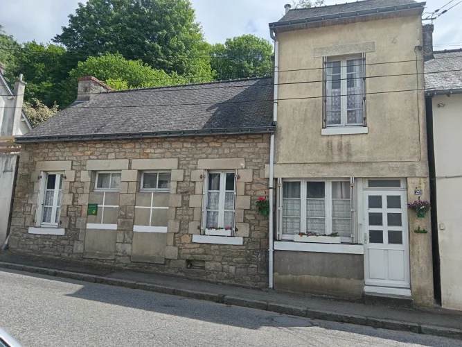 Atypical House with Garden, Village Centre of Guémené-Sur-Scorff