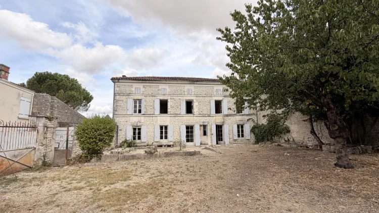 Charente-Style Property in Need of Renovation photo 2