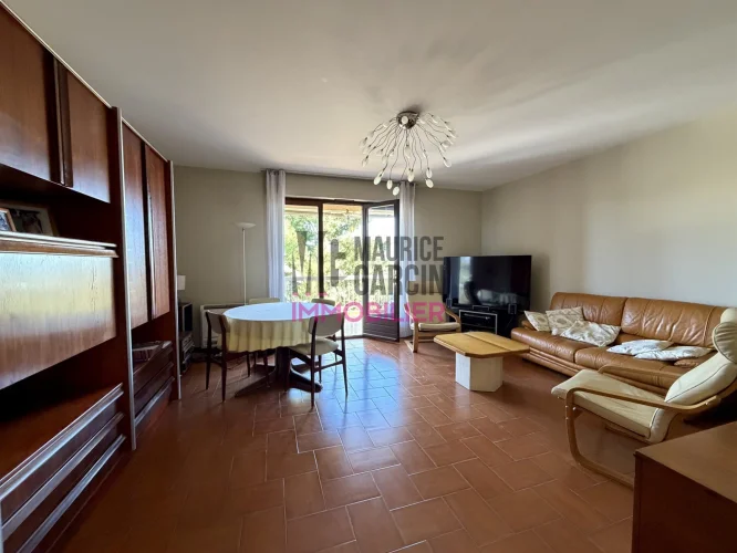 For Sale: 3-Piece Apartment with Cellar and Parking in Carpentras photo 4