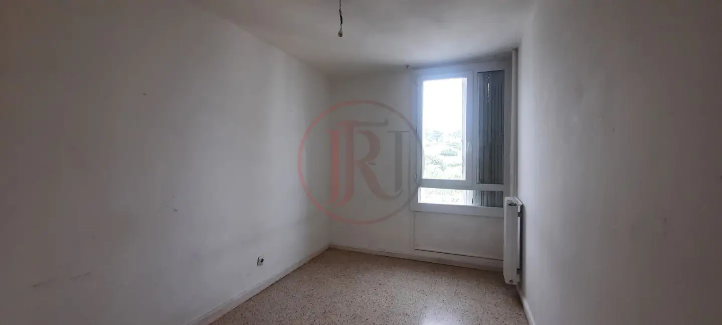 Apartment for sale in Nîmes — 3 bedrooms, 88 m² photo 4