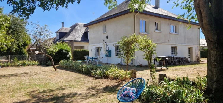 Pavilion of 174 m², 4/5 Bedrooms, 63 m² Garage and Park