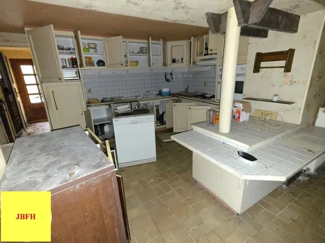 6 Bed Stone House for Sale Near Bever photo 4