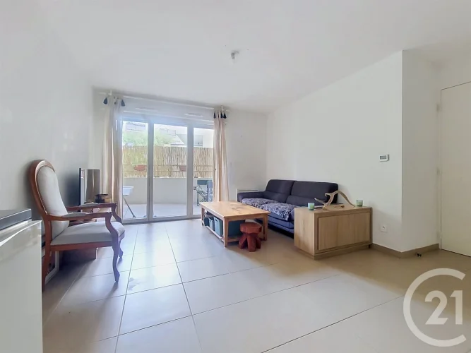 Centre-Ville of Draguignan, 57 m² T3 with Balcony, Underground Parking and all Amenities Within Walking Distance photo 2