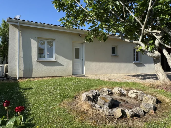 2019 Villa with Garden photo 3