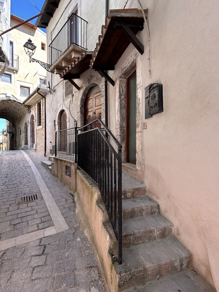 Property in Castel Di Ieri photo 4