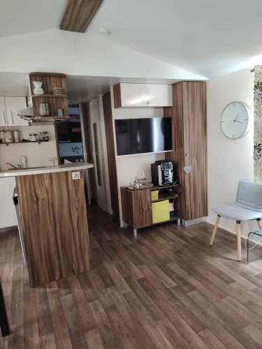 Mobile Home in Perfect Condition with a Large Enclosed Terrace Offering a New Living Space. Located on a Year-Round Holi… photo 5