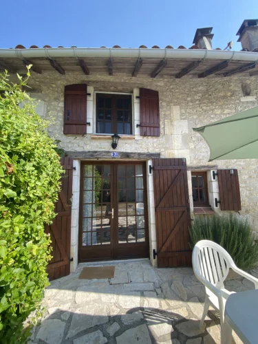 Charming Stone Cottage Near Aubeterre-Sur-Dronne