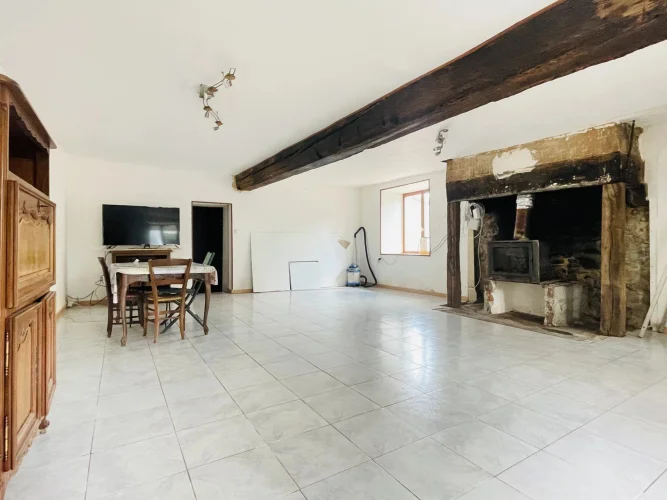 House to Renovate with Outbuildings. photo 4