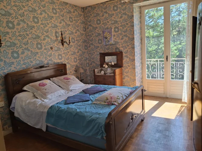 Spacious Family Home with 2 Hectares of Land, Extensive Outbuildings and Beautiful Countryside Views photo 5