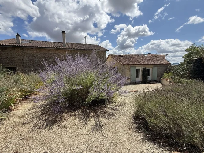 Pretty 3-Bed Farmhouse, Ruffec, Charente photo 4