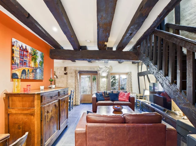 Beautifully Presented 3-Bedroom Medieval Home with Rare, Private Terrace in the Heart of Issigeac photo 2