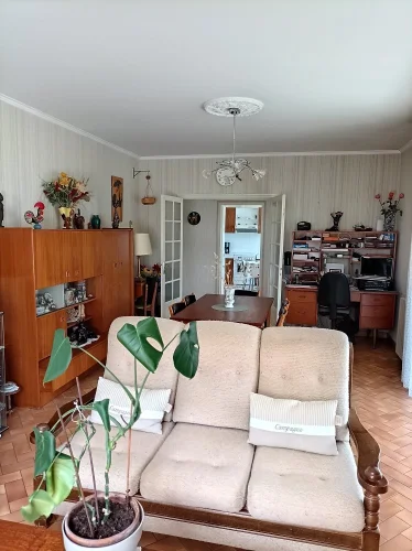 Discover this Pleasant Semi-Buried House on a Lovely Tree-Lined Plot of 2,243 m², Fenced photo 5