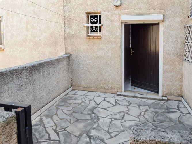 Duplex with Terrace in the Heart of Marseillan photo 2