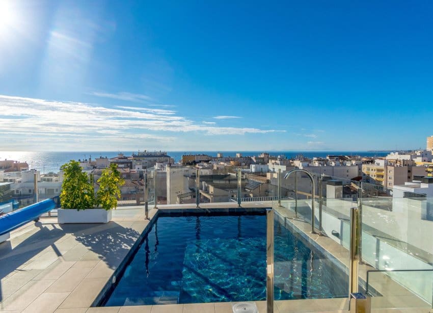 Apartment for sale in Las Piscinas Naturales, Torrevieja, Alicante